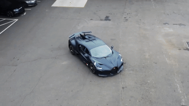 Mua siêu phẩm Bugatti Divo hơn 5 triệu USD nên cách nhận xe cũng phải khác người như thế này