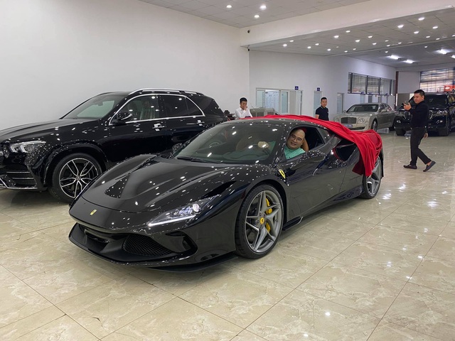 Ferrari F8 Tributo thứ hai về Việt Nam, phá vỡ thế độc tôn của doanh nhân Nguyễn Quốc Cường - Ảnh 1.