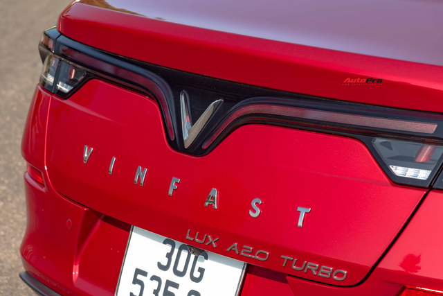 [Chém xe] VinFast Lux A2.0: Liệu đã xứng danh BMW Việt? - Ảnh 4.