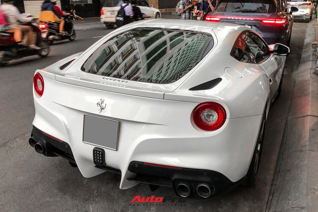 Hậu đám hỏi với Primmy Trương, Phan Thành cầm lái Ferrari F12berlinetta màu trắng độc nhất Việt Nam xuống phố - Ảnh 2. Hậu đám hỏi với Primmy Trương, Phan Thành cầm lái Ferrari F12berlinetta màu trắng độc nhất Việt Nam xuống phố - Ảnh 2.