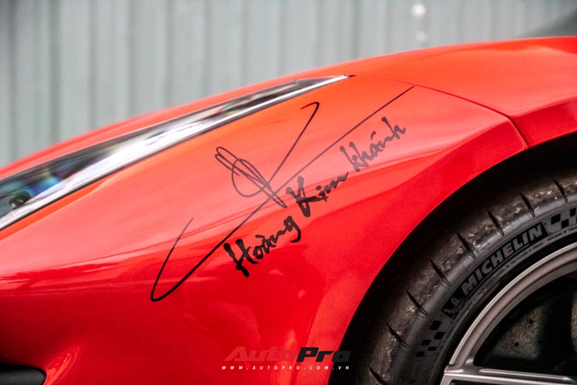 Khám phá Ferrari 488 Pista Spider của đại gia Hoàng Kim Khánh: Nhiều chi tiết như xe đua - Ảnh 3.