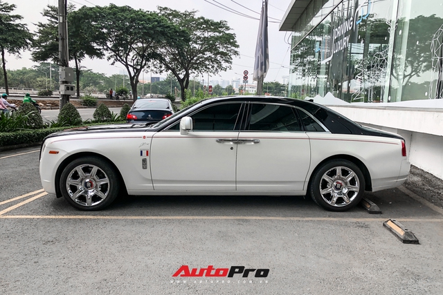 Rolls-Royce Ghost của Minh nhựa đổi màu độc đáo, phong cách hai tông màu mới là điểm nhấn - Ảnh 11.