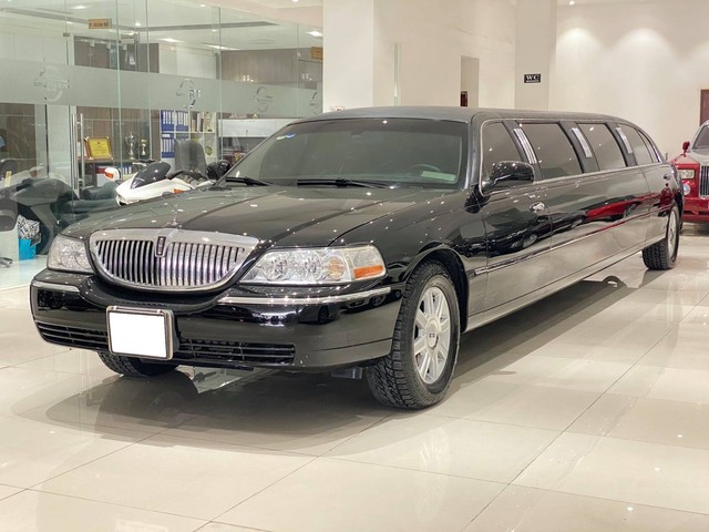 Lincoln Town Car Limousine siêu hiếm bán ngang giá BMW 5-Series: Trải nghiệm sự ‘sang chảnh’ với quầy bar di động - Ảnh 5.