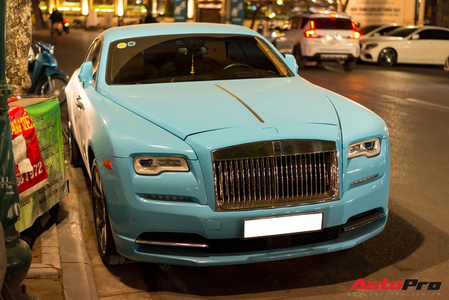 Rolls-Royce Wraith từng gặp tai nạn khiến Honda CR-V lật ngửa lột xác với màu sơn hoàn toàn mới - Ảnh 9. Rolls-Royce Wraith từng gặp tai nạn khiến Honda CR-V lật ngửa lột xác với màu sơn hoàn toàn mới - Ảnh 9.