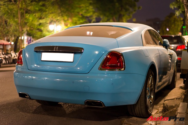 Rolls-Royce Wraith từng gặp tai nạn khiến Honda CR-V lật ngửa lột xác với màu sơn hoàn toàn mới - Ảnh 8. Rolls-Royce Wraith từng gặp tai nạn khiến Honda CR-V lật ngửa lột xác với màu sơn hoàn toàn mới - Ảnh 8.