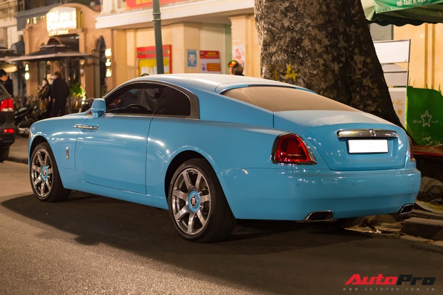 Rolls-Royce Wraith từng gặp tai nạn khiến Honda CR-V lật ngửa lột xác với màu sơn hoàn toàn mới - Ảnh 7. Rolls-Royce Wraith từng gặp tai nạn khiến Honda CR-V lật ngửa lột xác với màu sơn hoàn toàn mới - Ảnh 7.