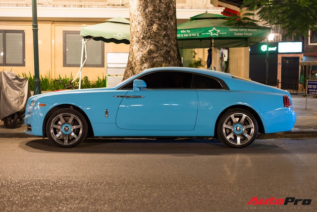Rolls-Royce Wraith từng gặp tai nạn khiến Honda CR-V lật ngửa lột xác với màu sơn hoàn toàn mới - Ảnh 5. Rolls-Royce Wraith từng gặp tai nạn khiến Honda CR-V lật ngửa lột xác với màu sơn hoàn toàn mới - Ảnh 5.