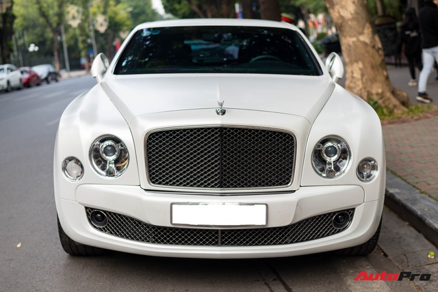 Chán màu sơn nguyên bản, đại gia Hà Thành đổi màu ngoại thất của Bentley Mulsanne để trở nên độc đáo hơn - Ảnh 2. Chán màu sơn nguyên bản, đại gia Hà Thành đổi màu ngoại thất của Bentley Mulsanne để trở nên độc đáo hơn - Ảnh 2.