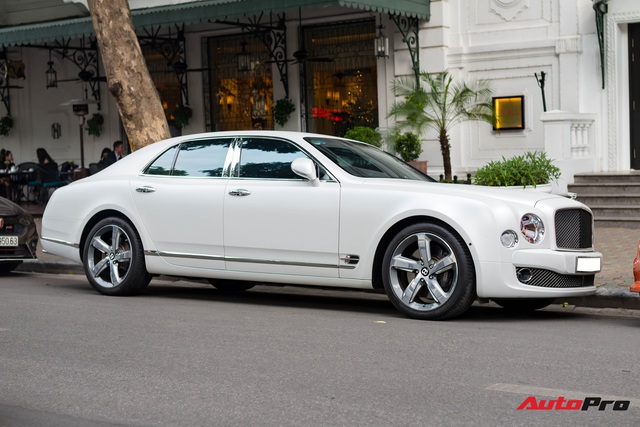 Chán màu sơn nguyên bản, đại gia Hà Thành đổi màu ngoại thất của Bentley Mulsanne để trở nên độc đáo hơn - Ảnh 1. Chán màu sơn nguyên bản, đại gia Hà Thành đổi màu ngoại thất của Bentley Mulsanne để trở nên độc đáo hơn - Ảnh 1.