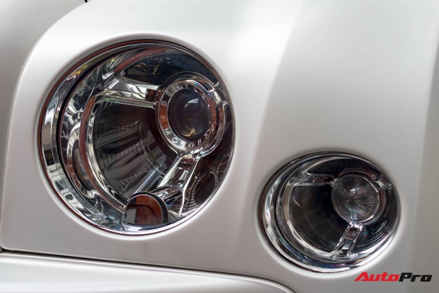 Chán màu sơn nguyên bản, đại gia Hà Thành đổi màu ngoại thất của Bentley Mulsanne để trở nên độc đáo hơn - Ảnh 4. Chán màu sơn nguyên bản, đại gia Hà Thành đổi màu ngoại thất của Bentley Mulsanne để trở nên độc đáo hơn - Ảnh 4.