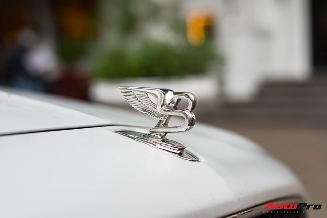 Chán màu sơn nguyên bản, đại gia Hà Thành đổi màu ngoại thất của Bentley Mulsanne để trở nên độc đáo hơn - Ảnh 3. Chán màu sơn nguyên bản, đại gia Hà Thành đổi màu ngoại thất của Bentley Mulsanne để trở nên độc đáo hơn - Ảnh 3.