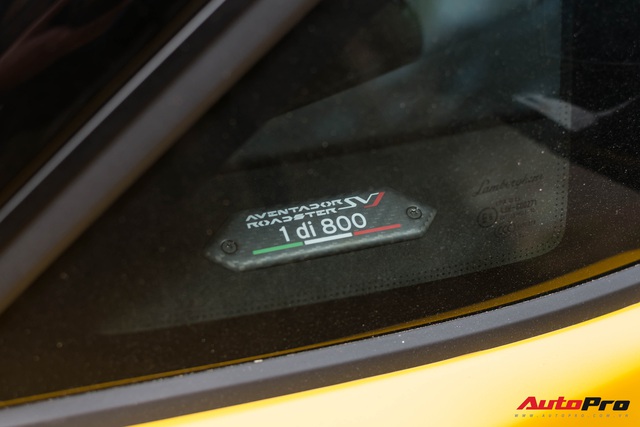 Lamborghini Aventador SVJ Roadster độc nhất Việt Nam lần đầu lộ diện trên đường phố Hà Nội - Ảnh 15. Lamborghini Aventador SVJ Roadster độc nhất Việt Nam lần đầu lộ diện trên đường phố Hà Nội - Ảnh 15.