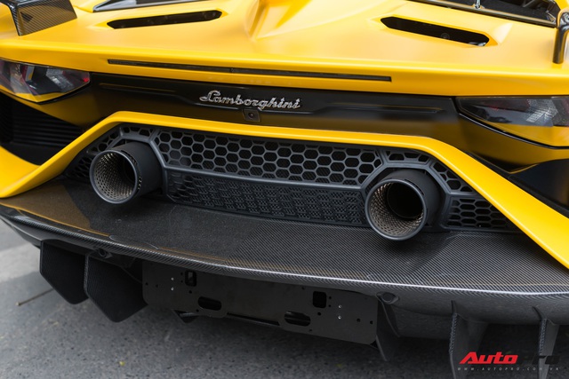 Lamborghini Aventador SVJ Roadster độc nhất Việt Nam lần đầu lộ diện trên đường phố Hà Nội - Ảnh 13. Lamborghini Aventador SVJ Roadster độc nhất Việt Nam lần đầu lộ diện trên đường phố Hà Nội - Ảnh 13.
