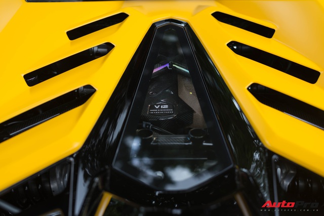 Lamborghini Aventador SVJ Roadster độc nhất Việt Nam lần đầu lộ diện trên đường phố Hà Nội - Ảnh 14. Lamborghini Aventador SVJ Roadster độc nhất Việt Nam lần đầu lộ diện trên đường phố Hà Nội - Ảnh 14.