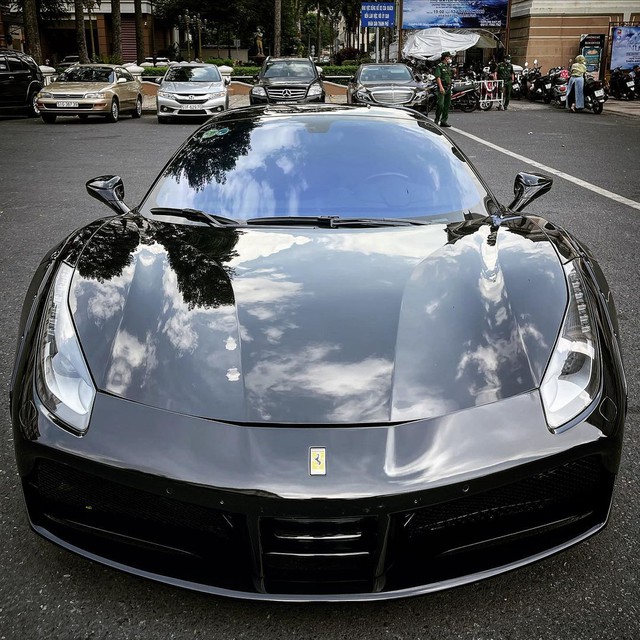 Doanh nhân kinh doanh online tậu Ferrari 488 GTB độ Liberty Walk độc nhất Việt Nam - Ảnh 1. Doanh nhân kinh doanh online tậu Ferrari 488 GTB độ Liberty Walk độc nhất Việt Nam - Ảnh 1.