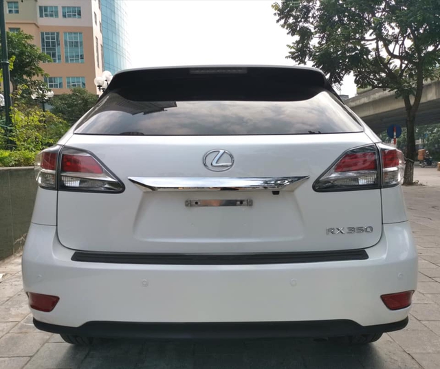 6 năm chạy hơn 60.000km, Lexus RX 350 cũ vẫn đắt giá hơn Mercedes-Benz GLC mới cả trăm triệu đồng - Ảnh 3.