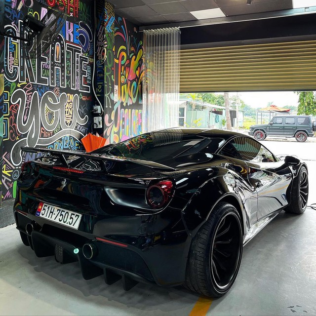 Doanh nhân kinh doanh online tậu Ferrari 488 GTB độ Liberty Walk độc nhất Việt Nam - Ảnh 3. Doanh nhân kinh doanh online tậu Ferrari 488 GTB độ Liberty Walk độc nhất Việt Nam - Ảnh 3.