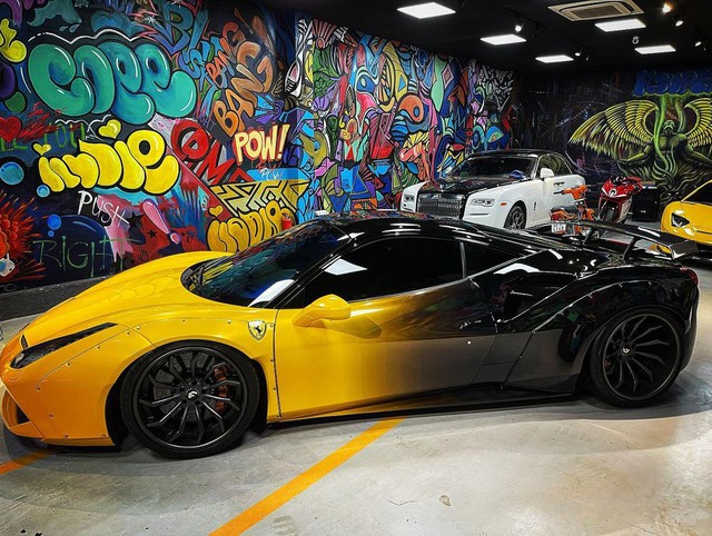 Vừa tậu xe, doanh nhân kinh doanh online liền đổi màu chiếc Ferrari 488 GTB độ Liberty Walk độc nhất Việt Nam - Ảnh 1. Vừa tậu xe, doanh nhân kinh doanh online liền đổi màu chiếc Ferrari 488 GTB độ Liberty Walk độc nhất Việt Nam - Ảnh 1.