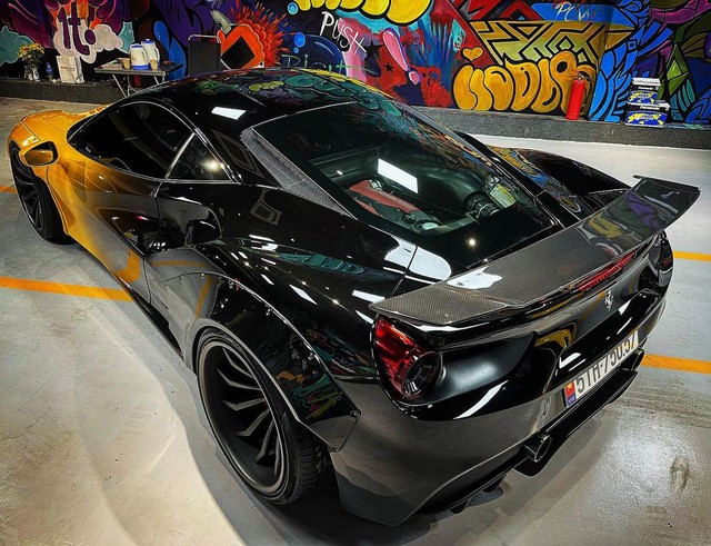 Vừa tậu xe, doanh nhân kinh doanh online liền đổi màu chiếc Ferrari 488 GTB độ Liberty Walk độc nhất Việt Nam - Ảnh 2. Vừa tậu xe, doanh nhân kinh doanh online liền đổi màu chiếc Ferrari 488 GTB độ Liberty Walk độc nhất Việt Nam - Ảnh 2.