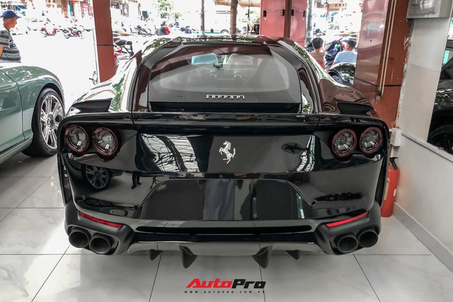 Cận cảnh Ferrari 812 Superfast từng của doanh nhân Hải Phòng tại showroom siêu xe số 1 Sài thành - Ảnh 8. Cận cảnh Ferrari 812 Superfast từng của doanh nhân Hải Phòng tại showroom siêu xe số 1 Sài thành - Ảnh 8.