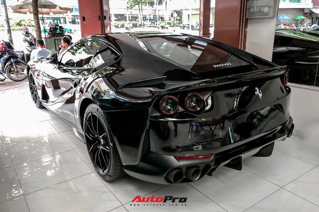 Cận cảnh Ferrari 812 Superfast từng của doanh nhân Hải Phòng tại showroom siêu xe số 1 Sài thành - Ảnh 9. Cận cảnh Ferrari 812 Superfast từng của doanh nhân Hải Phòng tại showroom siêu xe số 1 Sài thành - Ảnh 9.