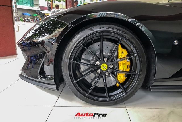 Cận cảnh Ferrari 812 Superfast từng của doanh nhân Hải Phòng tại showroom siêu xe số 1 Sài thành - Ảnh 5. Cận cảnh Ferrari 812 Superfast từng của doanh nhân Hải Phòng tại showroom siêu xe số 1 Sài thành - Ảnh 5.