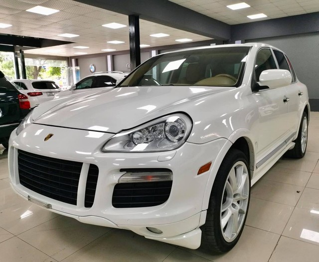 Cán mốc 120.000km, Porsche Cayenne GTS bán lại ngang giá Toyota Corolla Cross bản cao cấp nhất - Ảnh 1.