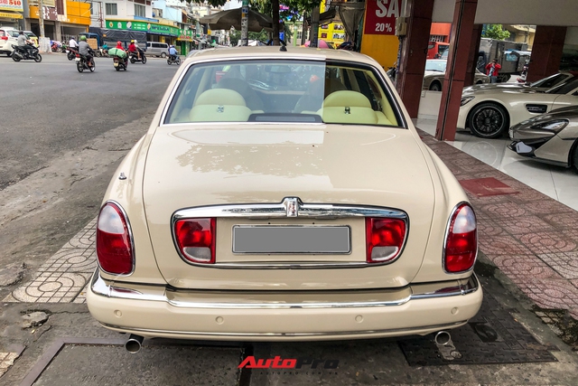 Rolls-Royce Silver Seraph từng của đại gia Hải Phòng xuất hiện tại showroom xe cũ Sài Gòn, nội thất là điểm gây chú ý - Ảnh 3.
