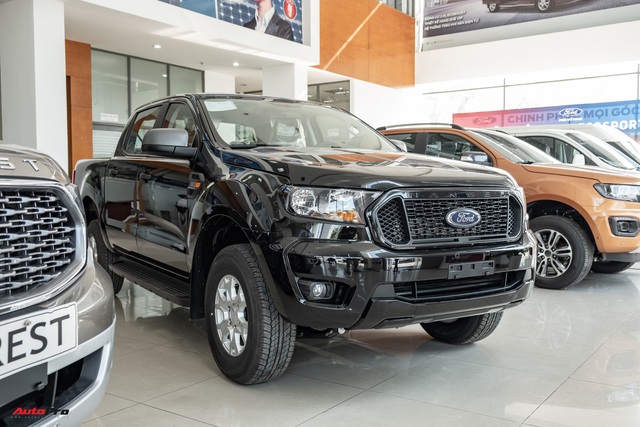 Chi tiết Ford Ranger XLS MT 2021 giá 630 triệu đồng vừa về đại lý: Bán tải thực dụng cho người eo hẹp tài chính - Ảnh 1. Chi tiết Ford Ranger XLS MT 2021 giá 630 triệu đồng vừa về đại lý: Bán tải thực dụng cho người eo hẹp tài chính - Ảnh 1.