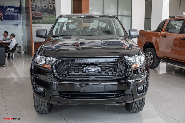 Chi tiết Ford Ranger XLS MT 2021 giá 630 triệu đồng vừa về đại lý: Bán tải thực dụng cho người eo hẹp tài chính - Ảnh 2. Chi tiết Ford Ranger XLS MT 2021 giá 630 triệu đồng vừa về đại lý: Bán tải thực dụng cho người eo hẹp tài chính - Ảnh 2.