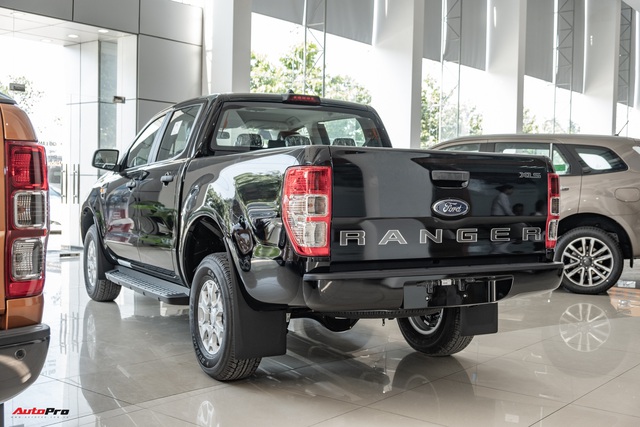 Chi tiết Ford Ranger XLS MT 2021 giá 630 triệu đồng vừa về đại lý: Bán tải thực dụng cho người eo hẹp tài chính - Ảnh 4. Chi tiết Ford Ranger XLS MT 2021 giá 630 triệu đồng vừa về đại lý: Bán tải thực dụng cho người eo hẹp tài chính - Ảnh 4.