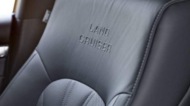 Nồi đồng cối đá Toyota Land Cruiser ra bản đặc biệt cuối cùng trước khi bước sang thế hệ mới - Ảnh 3.