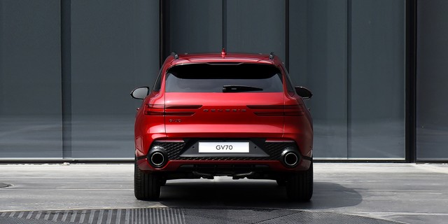 Genesis GV70 ra mắt: Dùng thiết kế phong cách, động cơ tăng áp đấu Audi Q5, BMW X3 - Ảnh 3.