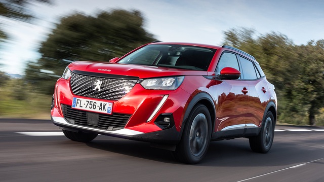 Peugeot 2008 đắt hàng, bán vượt 'xe quốc dân' VW Golf và Toyota Yaris