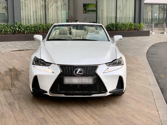 Xe mui trần sang chảnh Lexus IS250C được rao bán với giá hơn 1,1 tỷ đồng sau 10 năm sử dụng - Ảnh 1.