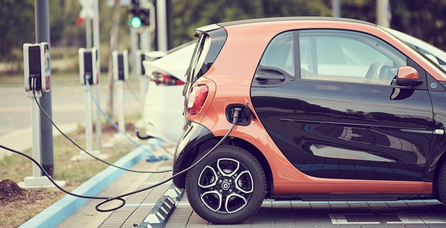 Hà Lan tặng mỗi người dân đến 4.400 USD để mua xe hơi điện mới - Ảnh 1.