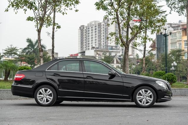 Đại gia Việt bán Mercedes-Benz E 300 độ ngược, giá rẻ hơn Mazda3 2019 hàng chục triệu đồng - Ảnh 2.