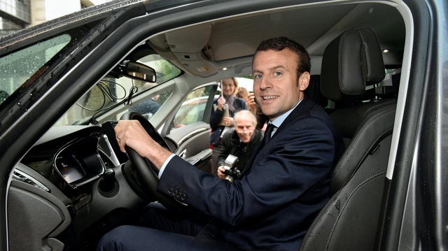 Xe bọc thép dở chứng khi công du, Tổng thống Pháp phải dùng xe thường nhưng nhất quyết chỉ dùng xe quốc dân