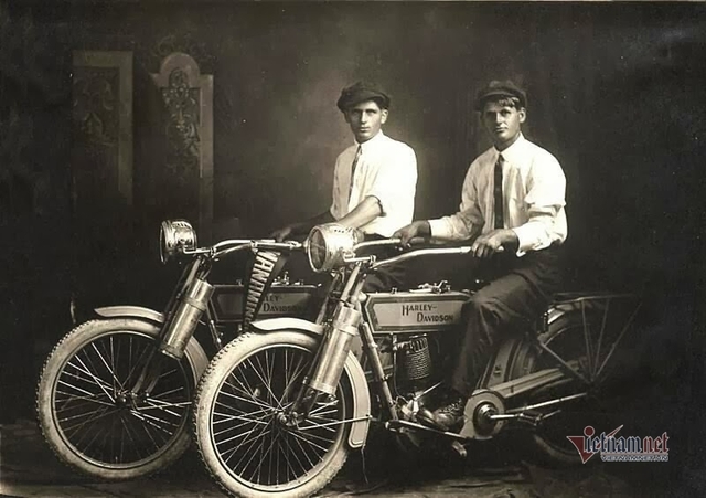 Dân chơi Sài Gòn phục chế Harley-Davidson 1927 độc nhất Việt Nam - Ảnh 1.
