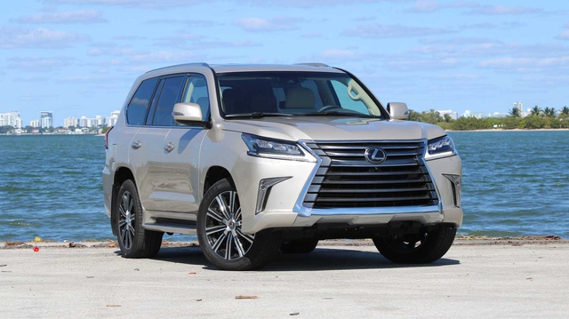 Đại lý van nài Lexus làm mới LX570 đấu Cadillac Escalade nhưng vẫn nhận được sự im lặng lạnh lùng