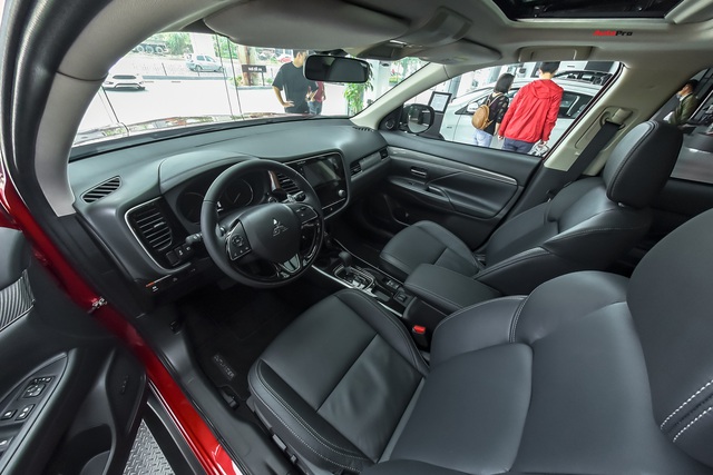 Ra mắt Mitsubishi Outlander 2020 tại Việt Nam: Thêm nhiều công nghệ, giá từ 825 triệu đồng ‘rẻ’ hơn Honda CR-V và Mazda CX-5 - Ảnh 3.