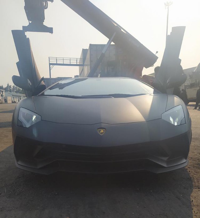 Lamborghini Aventador S thu hai ve Viet Nam pha vo the doc ton cua dai gia Hoang Kim Khanh