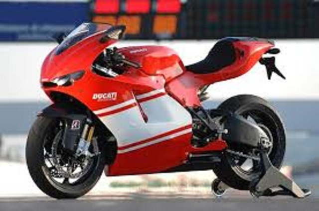 Siêu trộm khoét thủng tường để lấy cắp mô tô tiền tỷ Ducati - Ảnh 2.