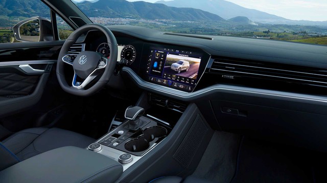 Ra mắt Volkswagen Touareg R - Bản hiệu suất cao của SUV 5 chỗ đang bán ở Việt Nam - Ảnh 5. Ra mắt Volkswagen Touareg R - Bản hiệu suất cao của SUV 5 chỗ đang bán ở Việt Nam - Ảnh 5.