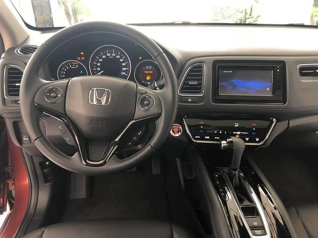 Honda HR-V giảm giá kỷ lục 130 triệu đồng tại đại lý - Mẫu xe từng là hiện tượng năm 2018 đuối sức trước Corolla Cross - Ảnh 3.