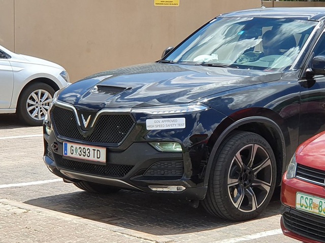 Người dân Nam Phi ‘tóm gọn’ VinFast Lux SA chạy thử với vài điểm kỳ lạ: ‘Đây là sự kết hợp giữa người Đức và người Ý, cảm giác như BMW X5’ - Ảnh 7.