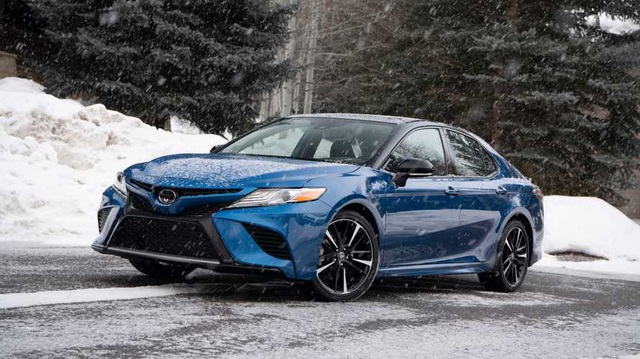 Toyota chính thức chốt giá Camry AWD