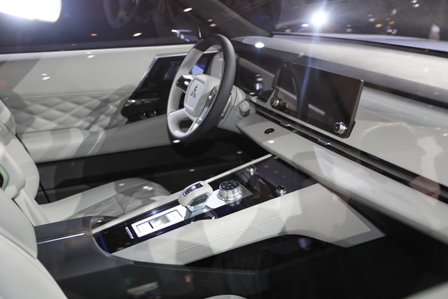 Toàn bộ thông tin hot về Mitsubishi Outlander đời mới trước ngày ra mắt: Chưa bao giờ đẹp, xịn như vậy - Ảnh 3. Toàn bộ thông tin hot về Mitsubishi Outlander đời mới trước ngày ra mắt: Chưa bao giờ đẹp, xịn như vậy - Ảnh 3.