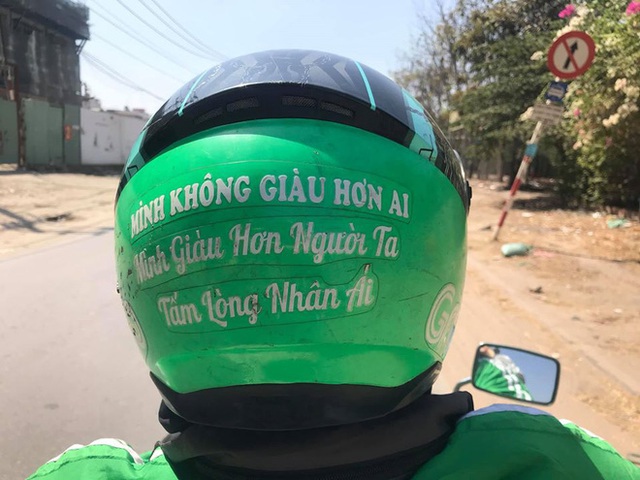 Ông chú chạy Grab bằng con xe đặc biệt, châm ngôn sống cả đời càng gây chú ý nhiều hơn - Ảnh 1.