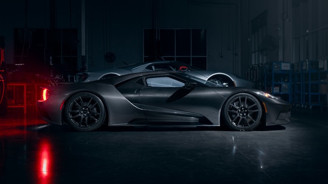 Ford GT âm thầm được nâng cấp trước sự chú ý đổ dồn vào Chevrolet Corvette C8 chính thức đi vào lắp ráp